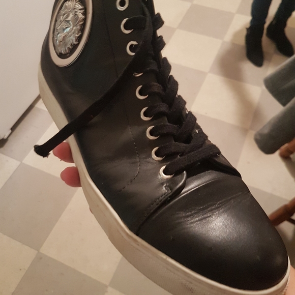 Mens Versace shoes, maybe worn twice. In great condition. Size 13 - Picture 2 of 4